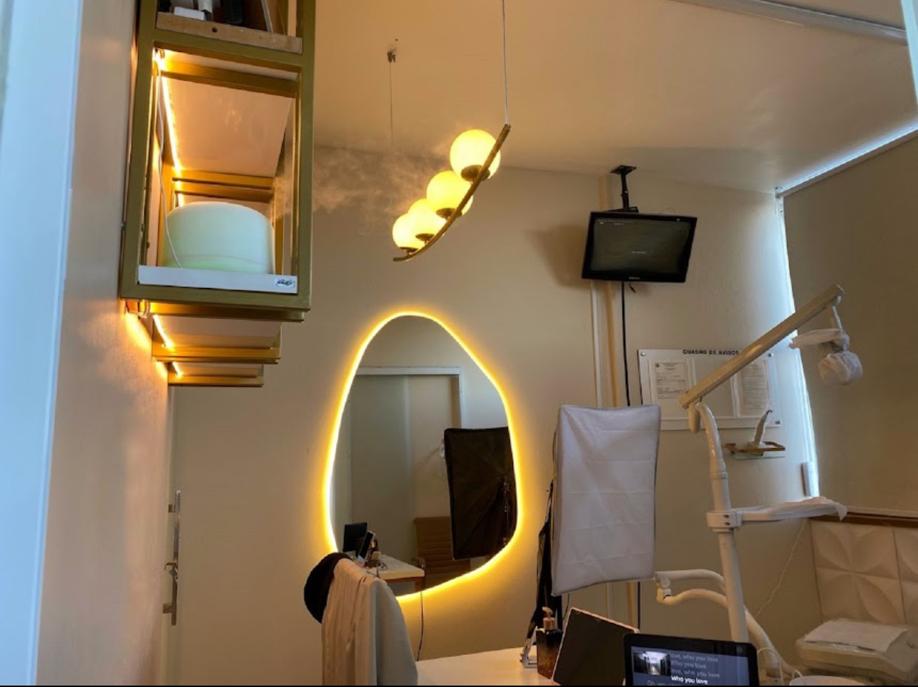 Consultório com iluminação moderna